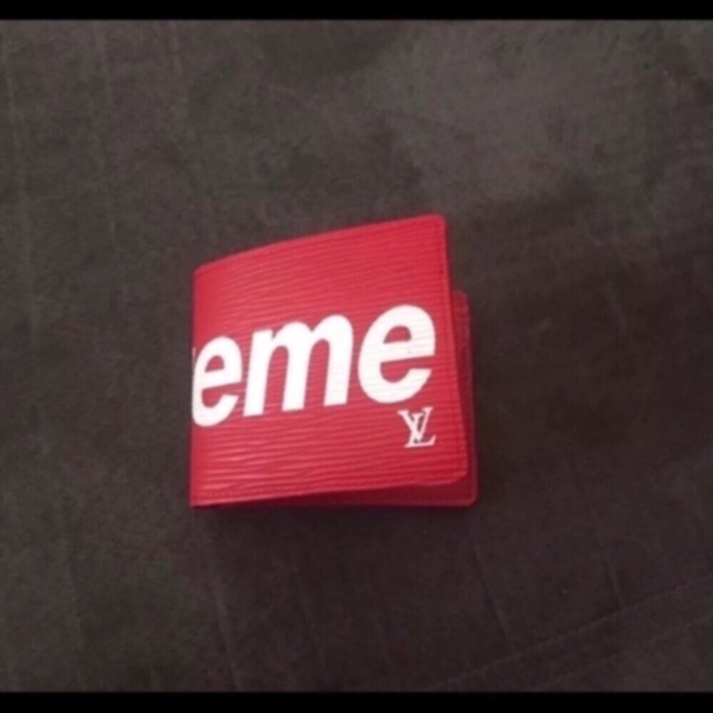 Man's wallet